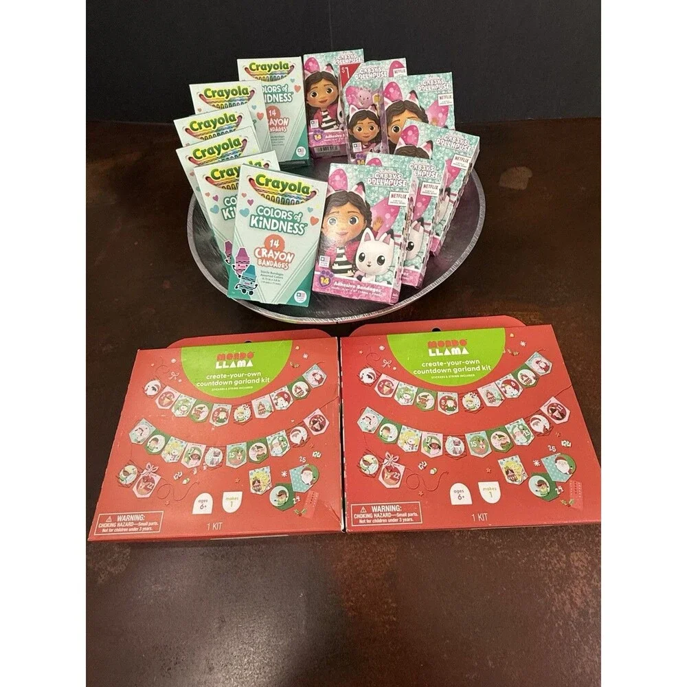 2 Mondo Llama Create-Your-Own Christmas Countdown Garland Kit &12 pk of Band-Aid - Picture 10 of 12